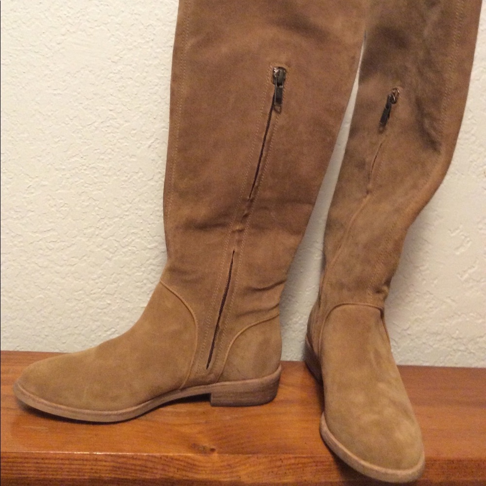 UGG Boots - Picture 2 of 5